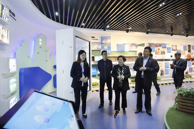 郑州二七区委组织部常务副部长王波一行 莅临我公司考察指导党建事情