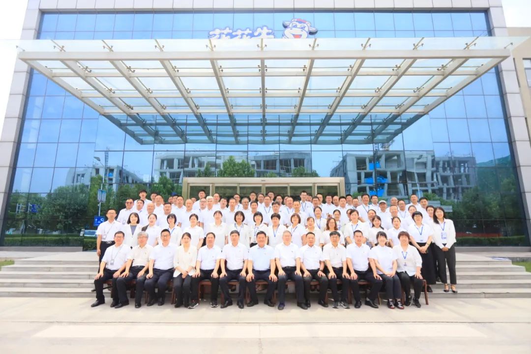 中国共产党28圈第二届委员会第二次党员大会胜利召开