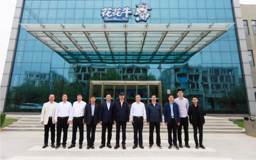 中国工程院院士任发政莅临28圈乳业集团调研指导事情