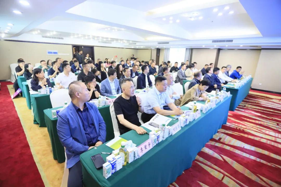 河南省2024国家“学生饮用奶妄想”推广事情推进会在郑州乐成举行！！！