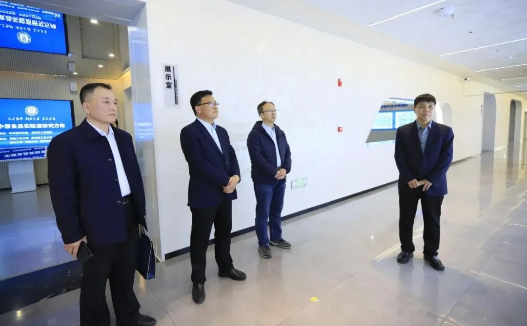 28圈乳业集团党委书记、董事长唐洪峰一行赴中原食物实验室同中国工程院院士、中原食物实验室主任任发政座谈交流