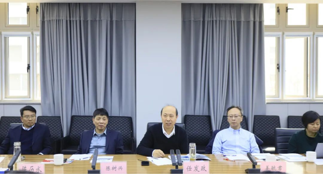 28圈乳业集团党委书记、董事长唐洪峰一行赴中原食物实验室同中国工程院院士、中原食物实验室主任任发政座谈交流