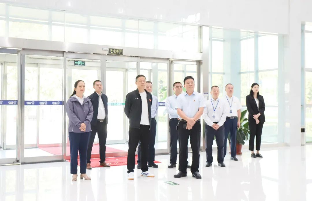 快乐过“双节”，，，清静不放假｜河南农投集团党委书记、董事长李晓寰一行莅临28圈乳业集团开展“双节”清静生产大检查活动并慰问一线职工、