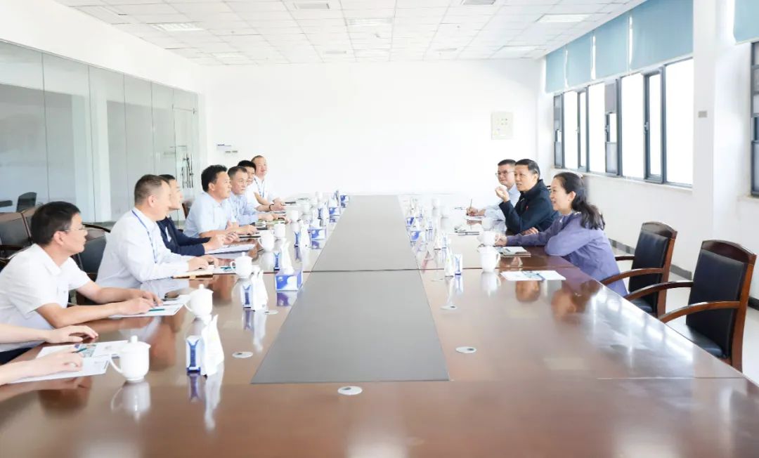 快乐过“双节”，，，清静不放假｜河南农投集团党委书记、董事长李晓寰一行莅临28圈乳业集团开展“双节”清静生产大检查活动并慰问一线职工、