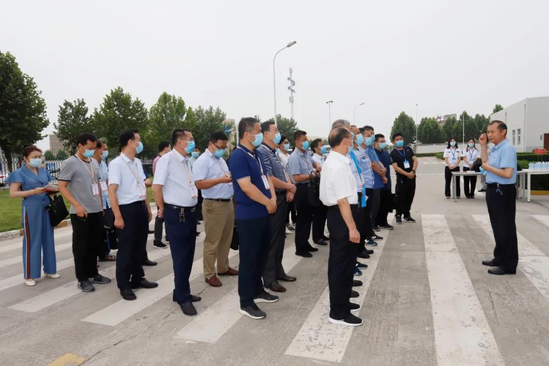 郑州市清静生产双重预防系统建设现场观摩会在28圈乳业集团郑州分公司召开