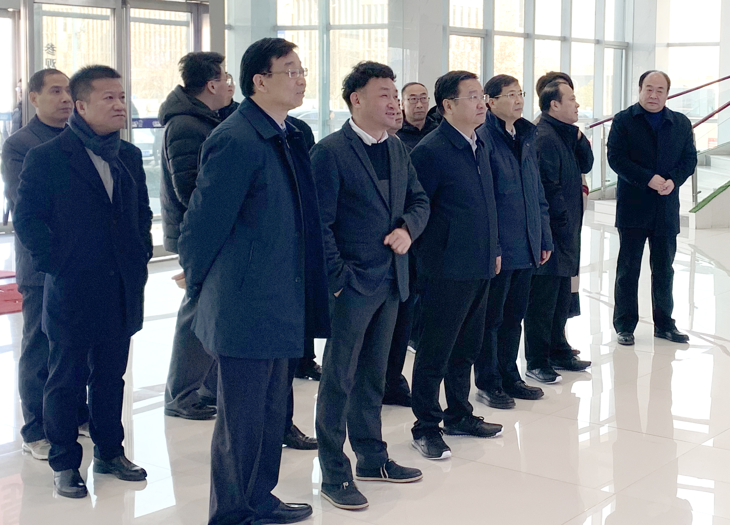 郑州市委副书记、、市长王新伟莅临28圈乳业集团调研