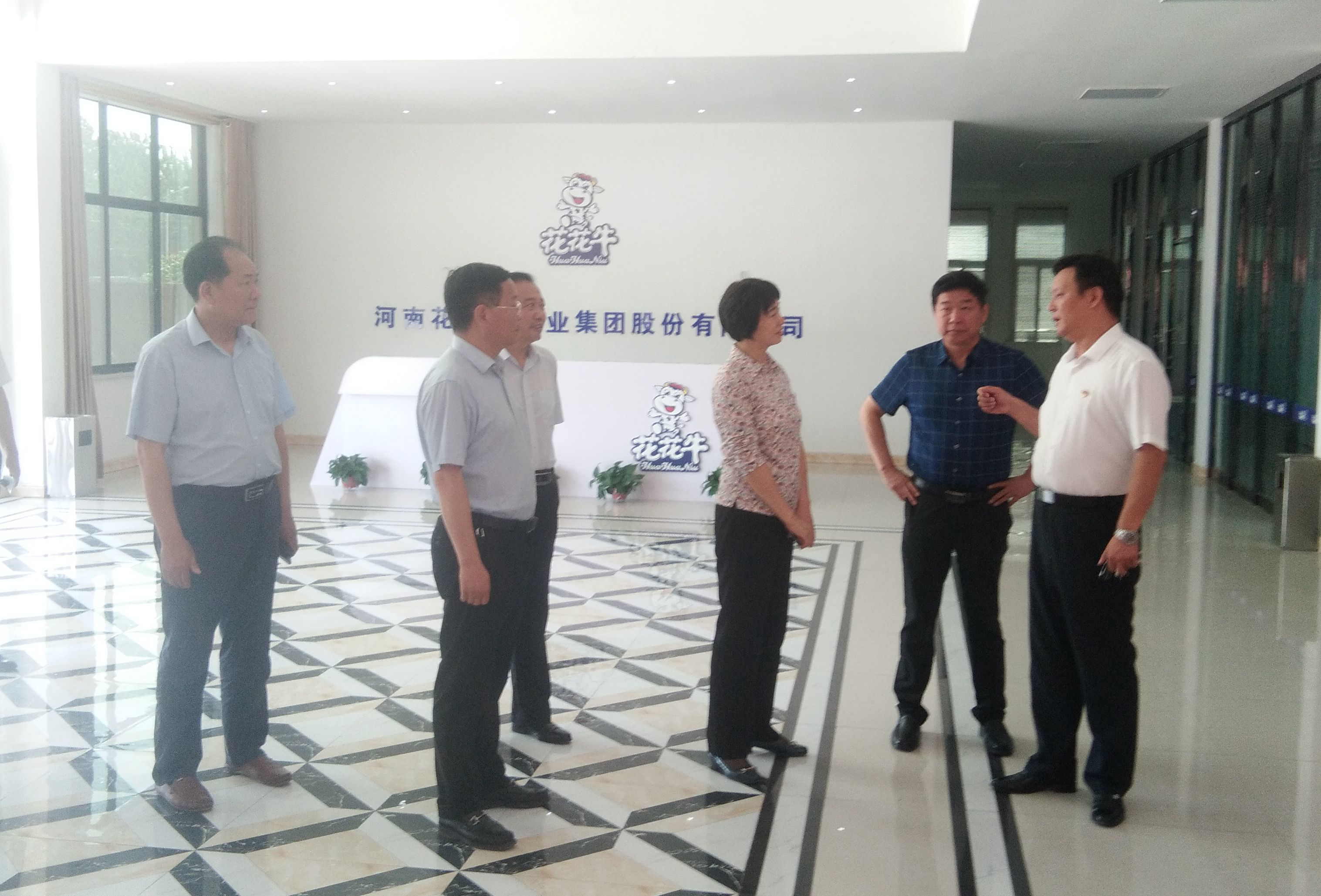 驻马店市委常委、统战部长姚新文 莅临28圈乳业集团总部调研