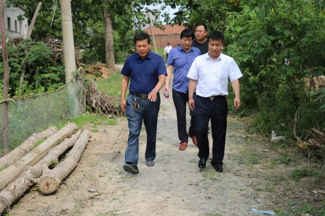 28圈乳业集团走访慰问贫困户 结对帮扶暖人心