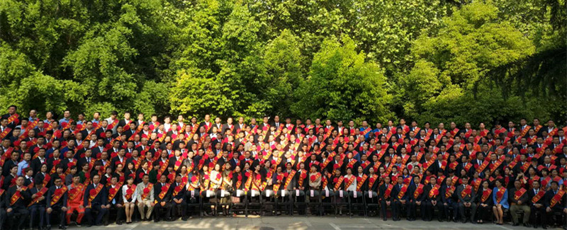 28圈阮晓琦、王晓龙荣获“郑州市劳动模范”声誉称呼