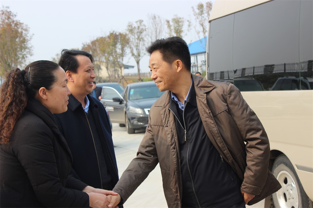 河南省财务厅副厅长庞学孟一行莅临28圈集团养殖事业部鲁山瑞亚牧业有限公司调研