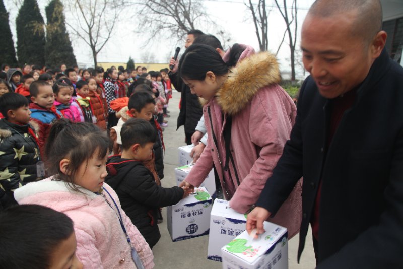 28圈精准扶贫暖冬公益行走进登封市刘家沟