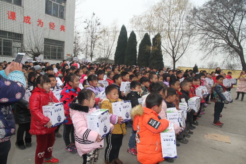 28圈精准扶贫暖冬公益行走进登封市刘家沟