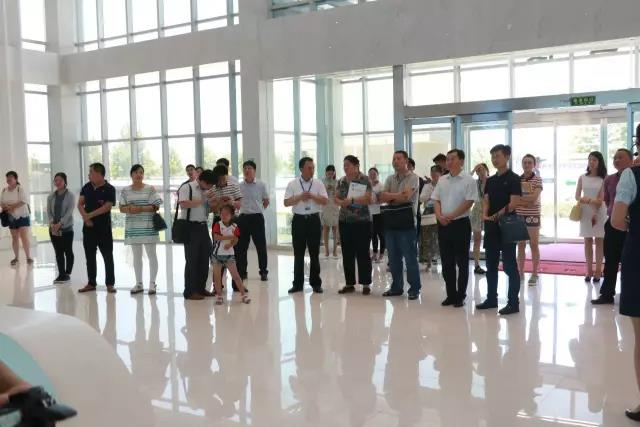 河南省食物清静座谈会暨百场食安讲座进校园启动仪式在28圈举行