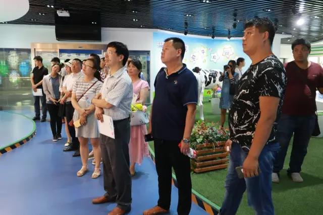 河南省食物清静座谈会暨百场食安讲座进校园启动仪式在28圈举行