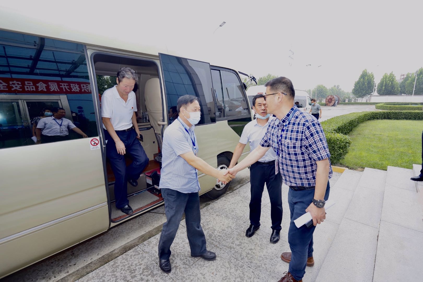 快讯|郑州市人大代表莅临河南28圈乳业集团旅行调研