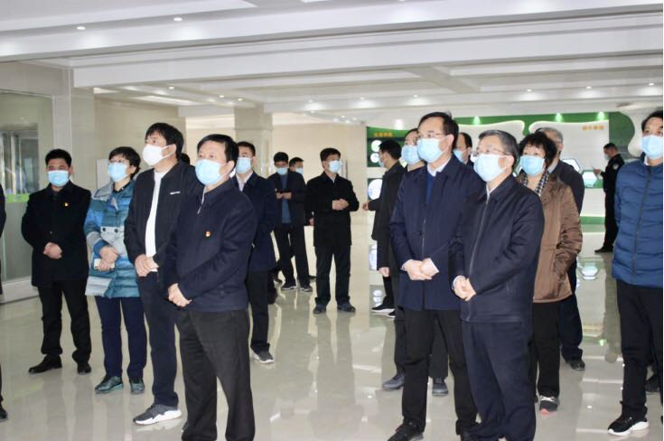 平顶山市委书记周斌一行莅临28圈乳业集团 鲁山瑞亚牧业有限公司调研疫情防控和复工复产情形