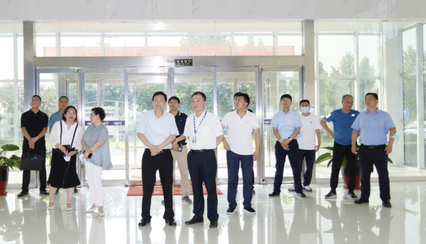 快讯|郑州市二七区委副书记、区长虎荣鑫莅临河南28圈乳业集团调研