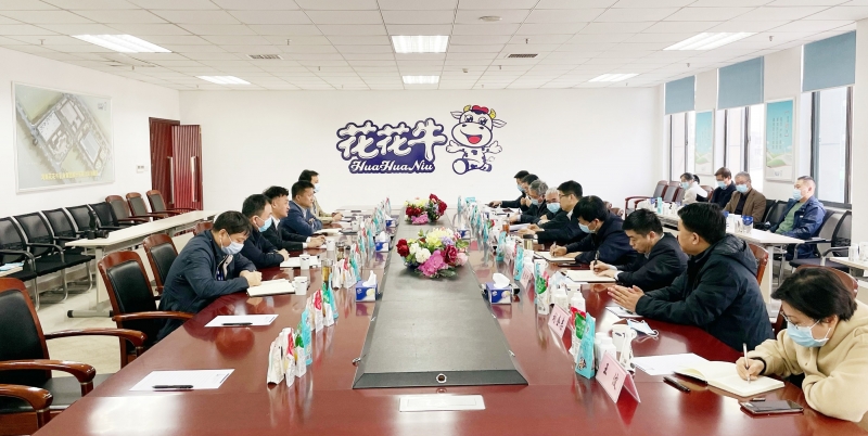 河南省委常委、副省长费东斌莅临 28圈乳业集团调研