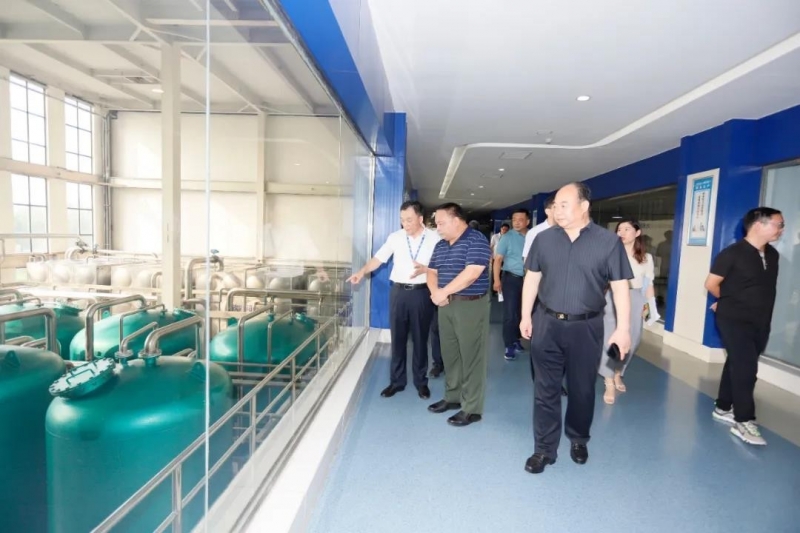 快讯 | 河南省人民政府食物清静委员会办公室第三批食物清静树模区验收组向导莅临28圈乳业集团验收