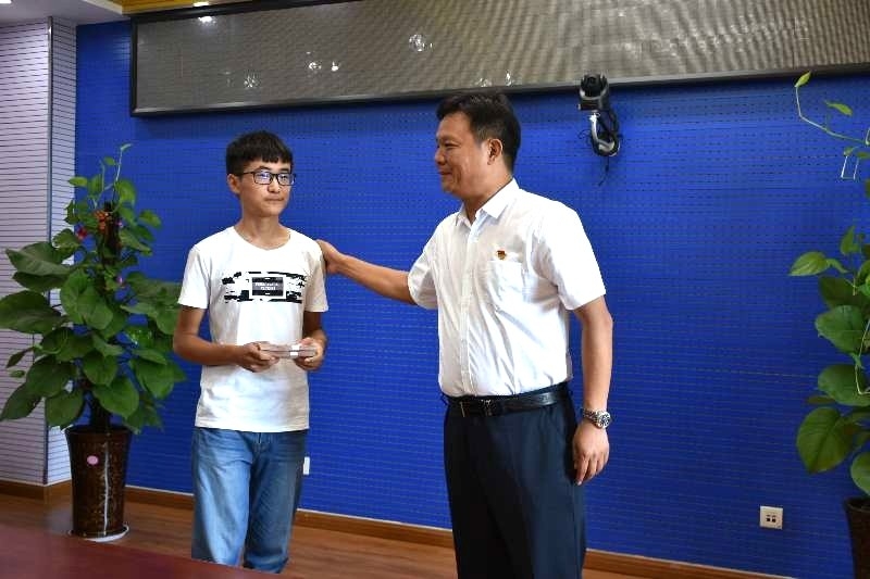 28圈济困解难，，助力学子圆梦香江