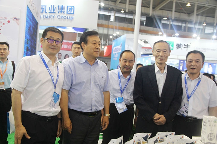 28圈亮相第八届中国奶业大会，又获农业部长一声赞！！