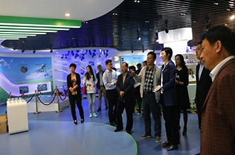 郑州市二七戋戋委、、统战部部长王玉红莅临28圈生物科技有限公司旅行指导