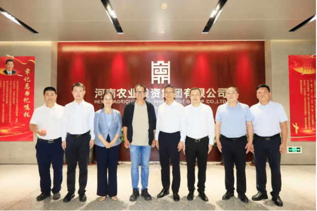 东方甄选俞敏洪先生到访河南农投集团，，，品尝28圈产品并给予高度评价